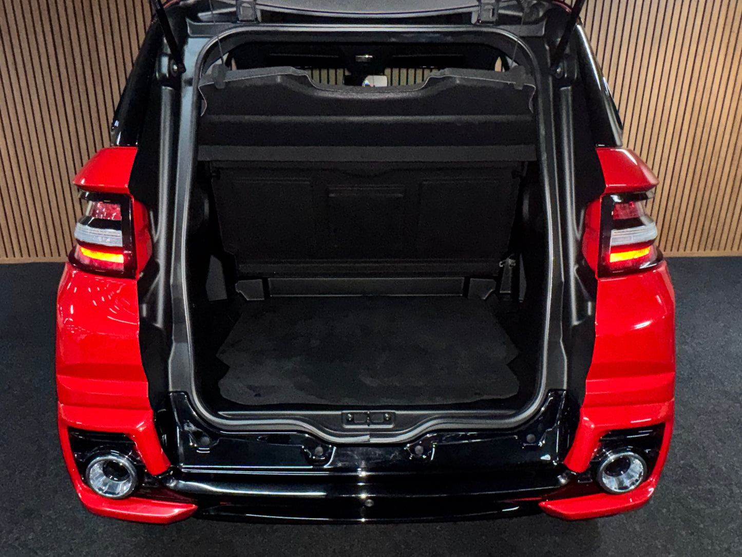 Ligier JS60 Sport Ultimate 2024 | 3053 KM !! | Servolenkung | Ambientebeleuchtung 8 PS leiser DCI Motor | 45 km/h | Rückfahrkamera | Innerhalb 250 KM Kostenlose Lieferung | Mopedauto | Leichtmobile