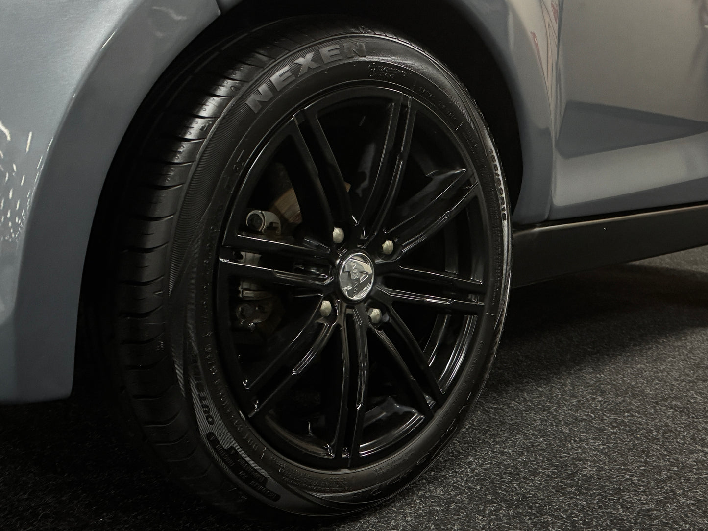 Aixam City Sport Grey | Multi-Media | 8 PS Motor | 45 km/h | Rückfahrkamera | Innerhalb 250 KM Kostenlose Lieferung | Mopedauto | Leichtmobile