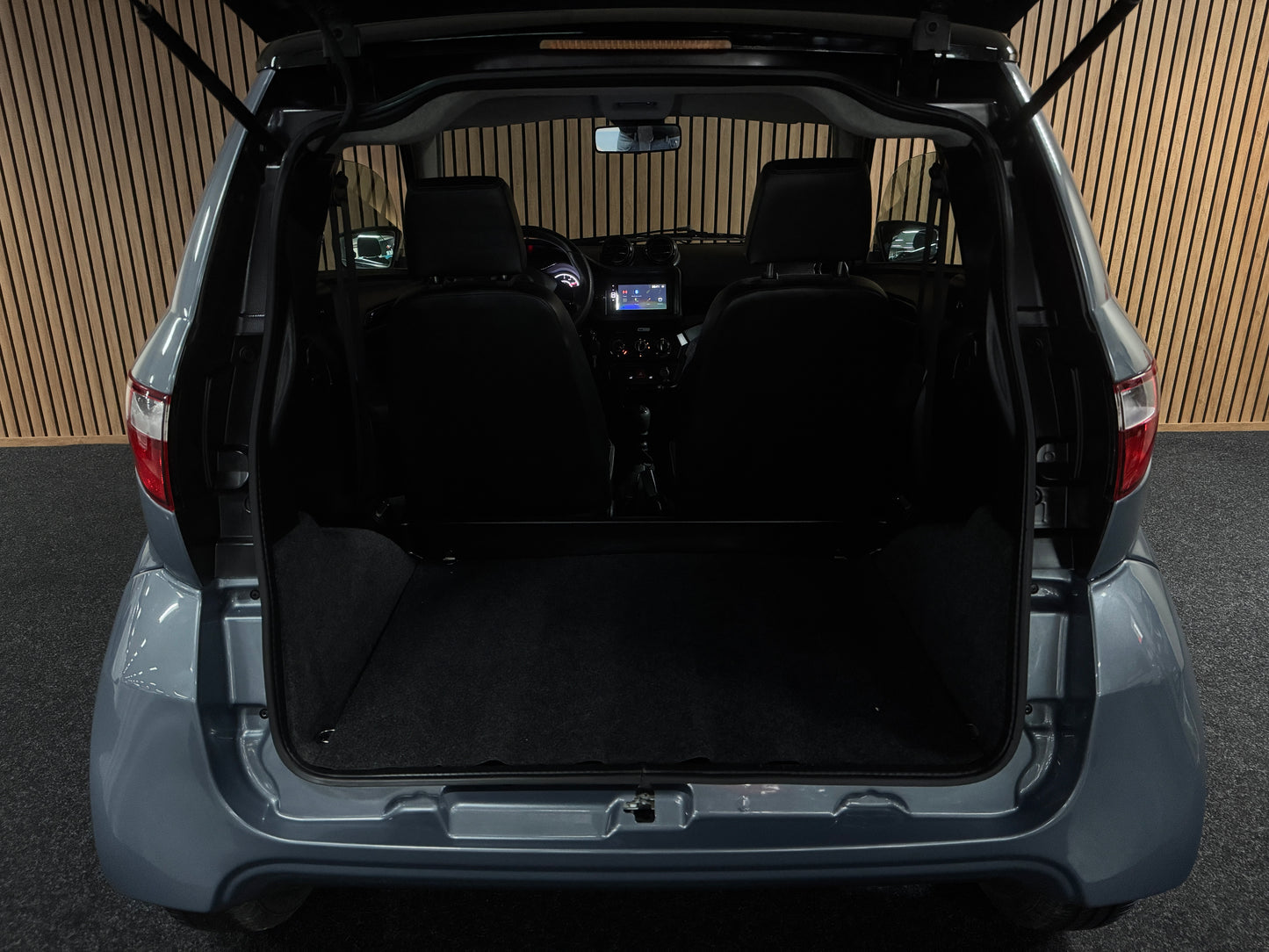 Aixam City Sport Grey | Multi-Media | 8 PS Motor | 45 km/h | Rückfahrkamera | Innerhalb 250 KM Kostenlose Lieferung | Mopedauto | Leichtmobile