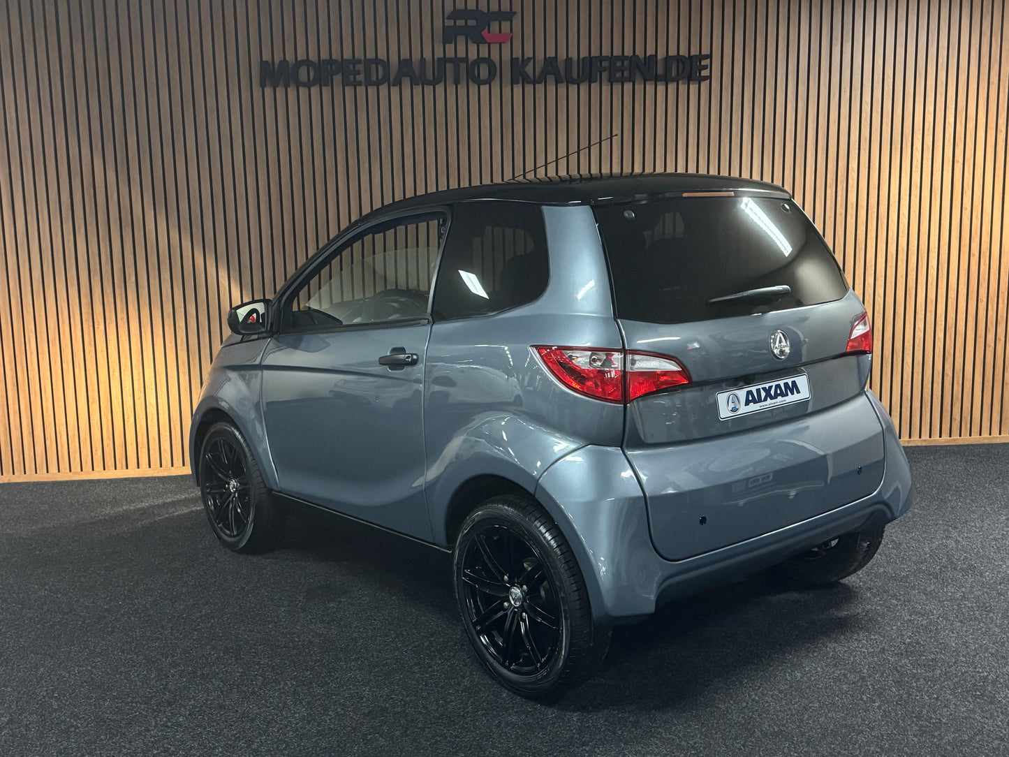 Aixam City Sport Grey | Multi-Media | 8 PS Motor | 45 km/h | Rückfahrkamera | Innerhalb 250 KM Kostenlose Lieferung | Mopedauto | Leichtmobile