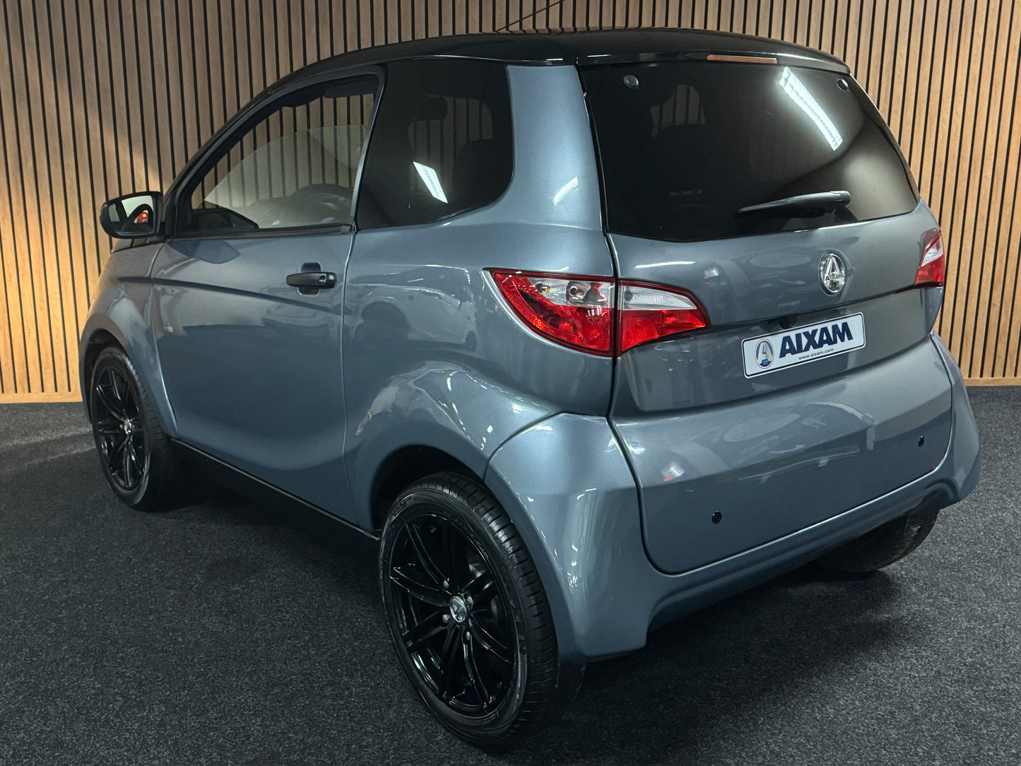 Aixam City Sport Grey | Multi-Media | 8 PS Motor | 45 km/h | Rückfahrkamera | Innerhalb 250 KM Kostenlose Lieferung | Mopedauto | Leichtmobile