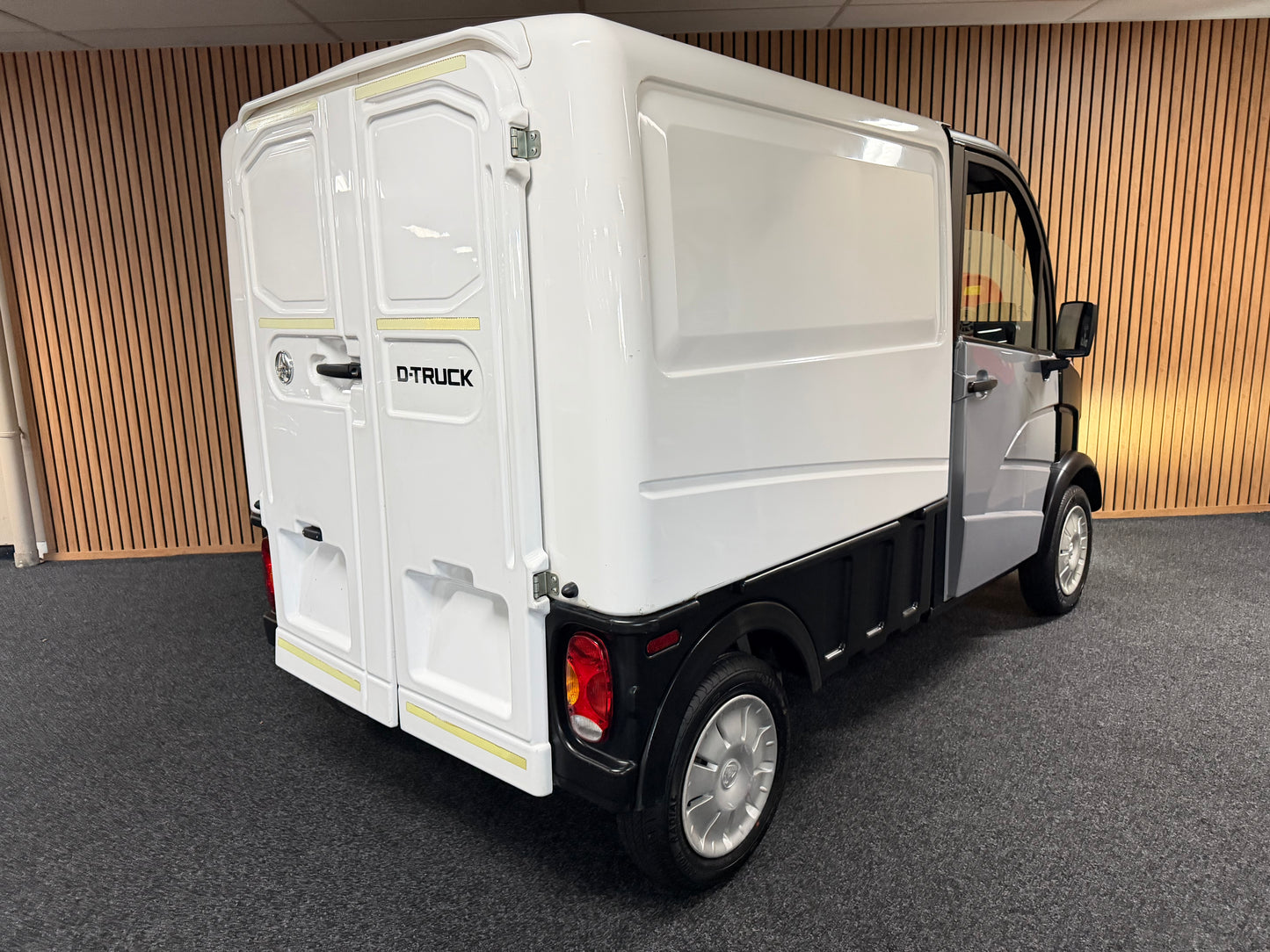 Aixam D-Truck Kastenwagen 2023 | 8 PS Motor | 45 km/h | Innerhalb 250 KM Kostenlose Lieferung | Mopedauto | Leichtmobile
