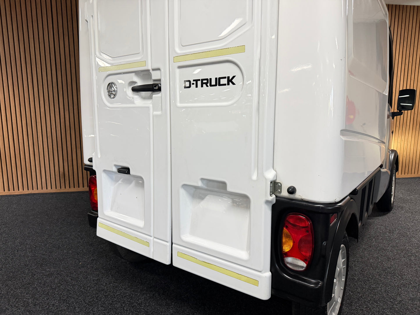Aixam D-Truck Kastenwagen 2023 | 8 PS Motor | 45 km/h | Innerhalb 250 KM Kostenlose Lieferung | Mopedauto | Leichtmobile