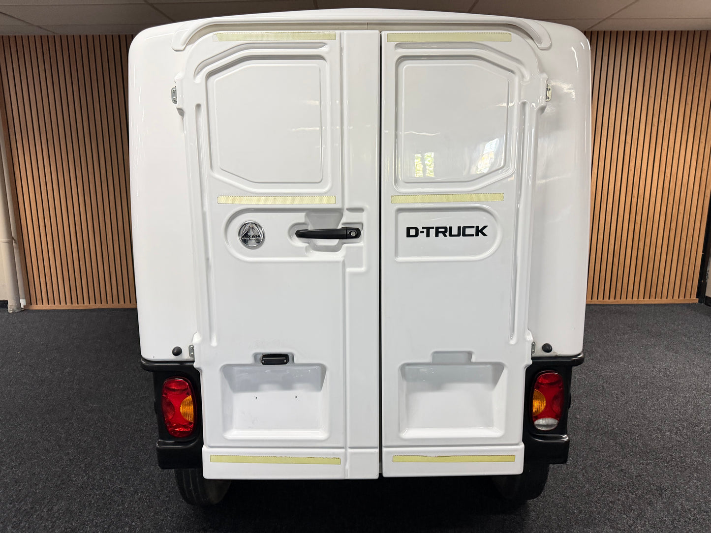 Aixam D-Truck Kastenwagen 2023 | 8 PS Motor | 45 km/h | Innerhalb 250 KM Kostenlose Lieferung | Mopedauto | Leichtmobile
