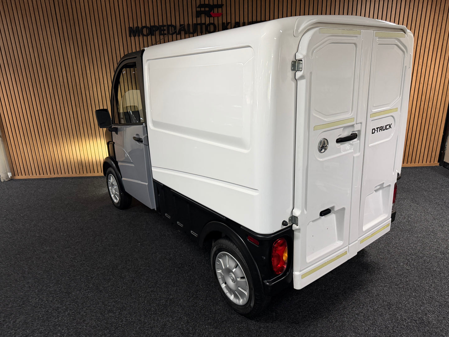 Aixam D-Truck Kastenwagen 2023 | 8 PS Motor | 45 km/h | Innerhalb 250 KM Kostenlose Lieferung | Mopedauto | Leichtmobile