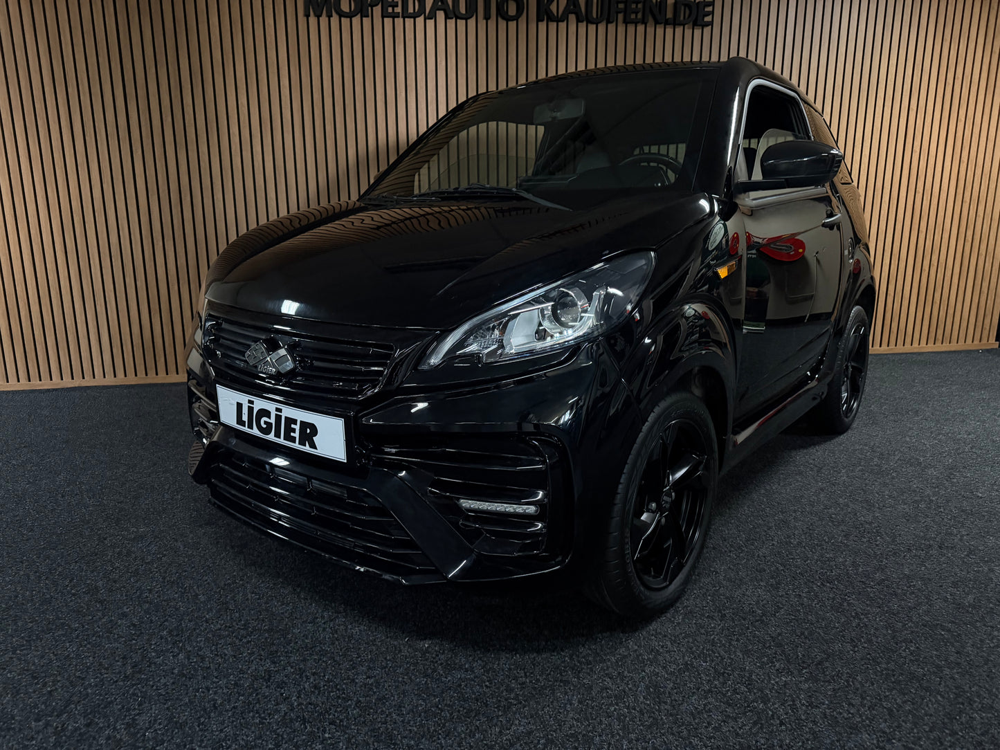 Ligier JS50 Sport Facelift 2024 | Servo | 8 PS leiser DCI Motor | Rückfahrkamera | Apple Carplay/Android | 8 PS | 45 km/h | Innerhalb 250 KM Kostenlose Lieferung | Mopedauto | Leichtmobile