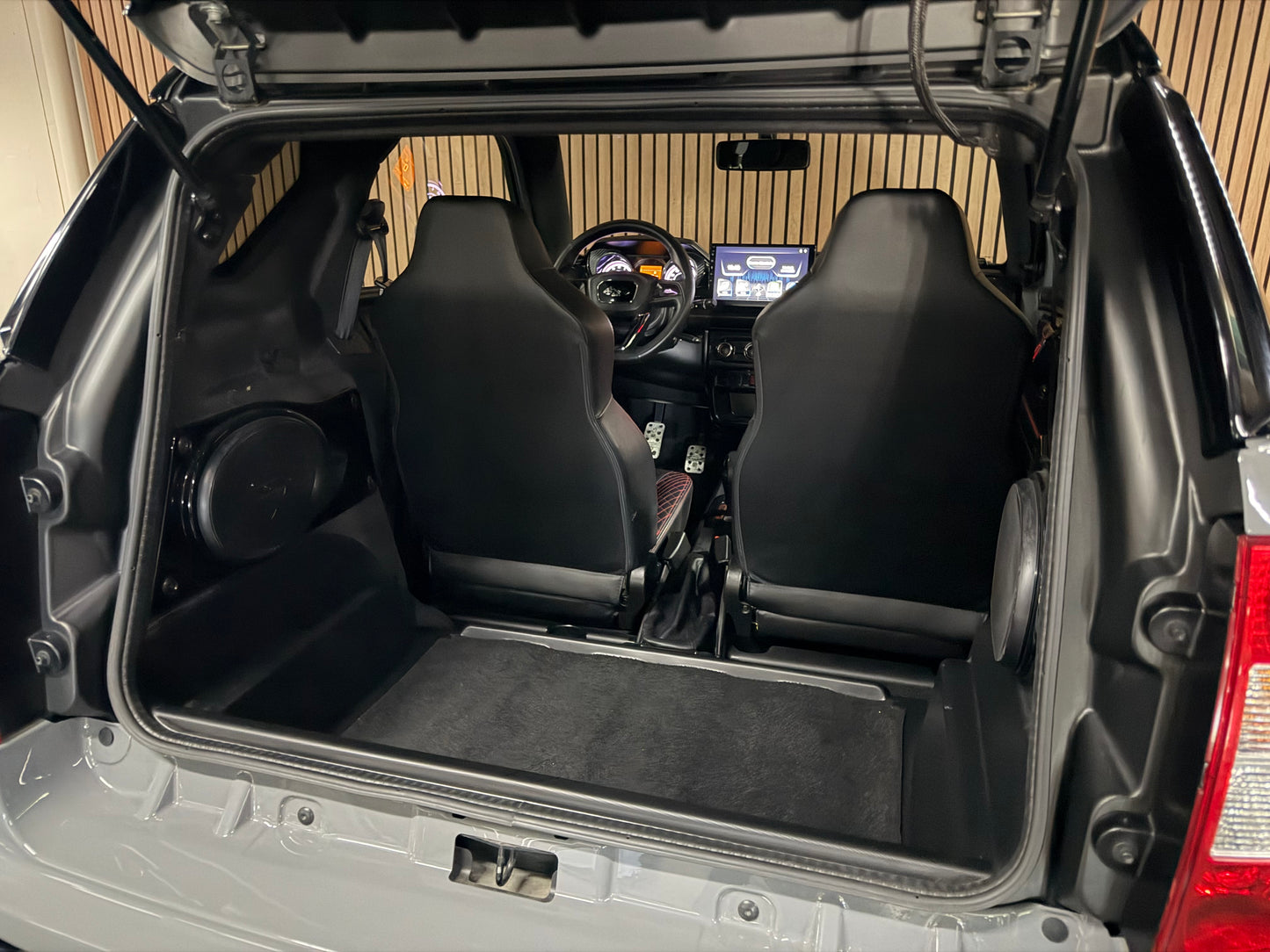 Ligier JS50 Ultimate Sport | Servo | 8 PS leiser DCI Motor | Ambilight | Rückfahrkamera | Apple Carplay/Android | 45 km/h | Innerhalb 250 KM Kostenlose Lieferung | Mopedauto | Leichtmobile