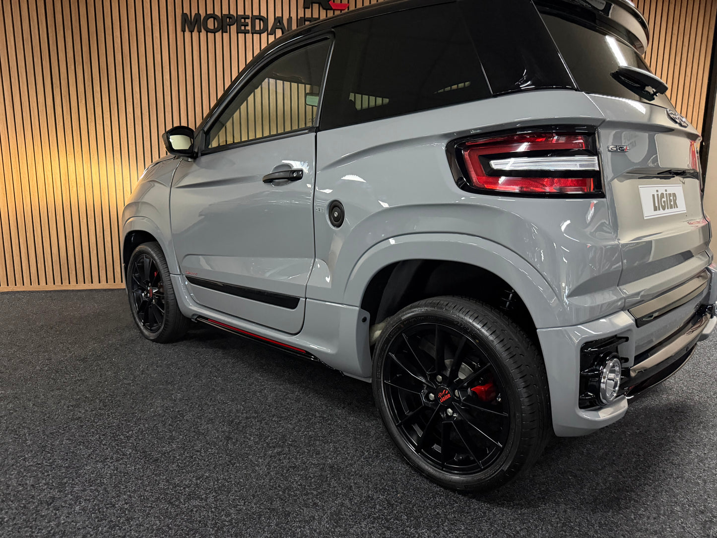 Ligier JS60 Ultimate Sport | 511 KM | FULL OPTION | Servo | KLIMA | 8 PS DCI Motor | Ambilight | Sitzheizung| Apple Carplay | 45 km/h | Innerhalb 250 KM Kostenlose Lieferung | Mopedauto | Leichtmobile