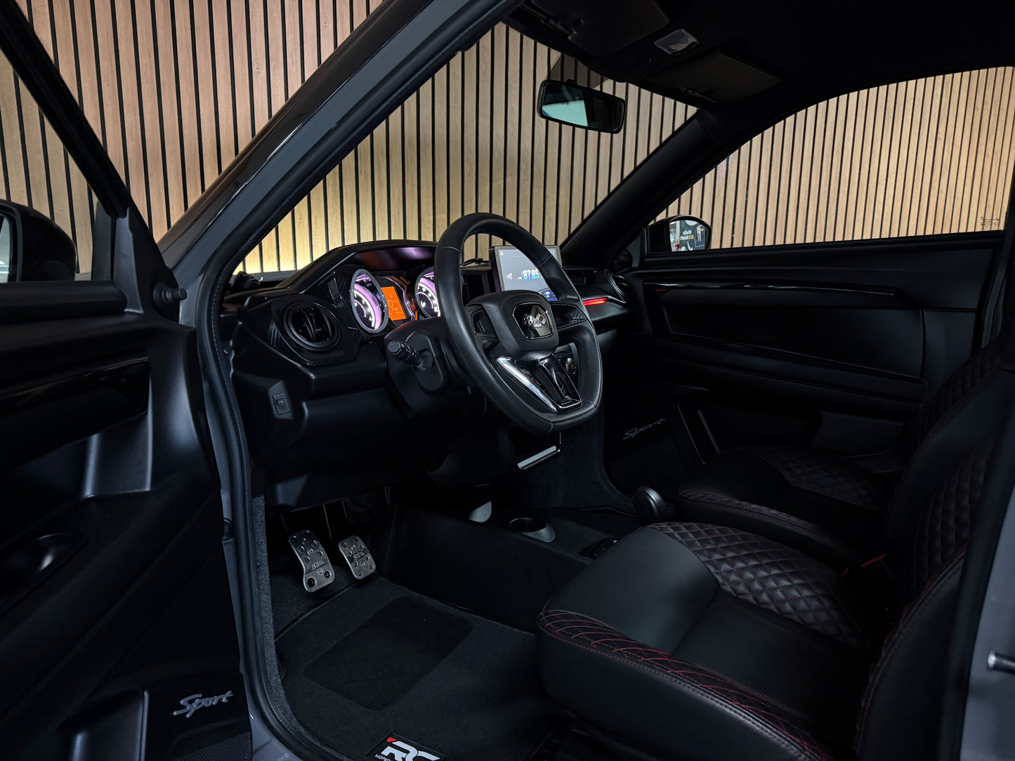 Ligier JS60 Ultimate Sport | 511 KM | FULL OPTION | Servo | KLIMA | 8 PS DCI Motor | Ambilight | Sitzheizung| Apple Carplay | 45 km/h | Innerhalb 250 KM Kostenlose Lieferung | Mopedauto | Leichtmobile