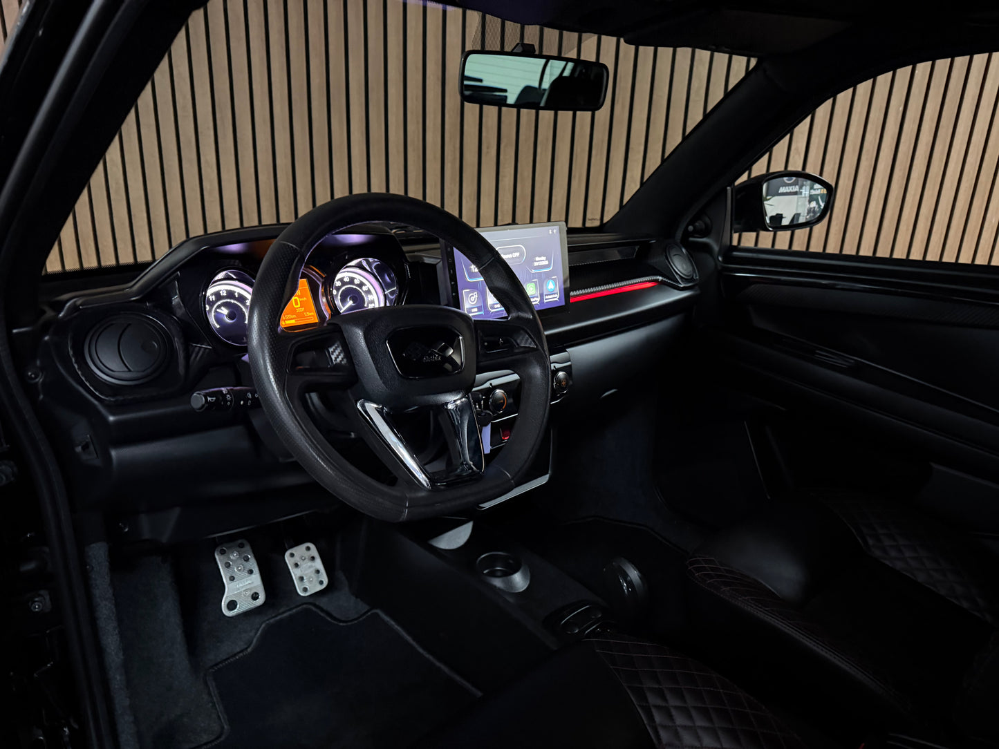 Ligier JS50 / JS56 Sport Ultimate | Servo | Ambilight | Gr. Multi-Media apple Carplay/Android | 8 PS leiser DCI Motor