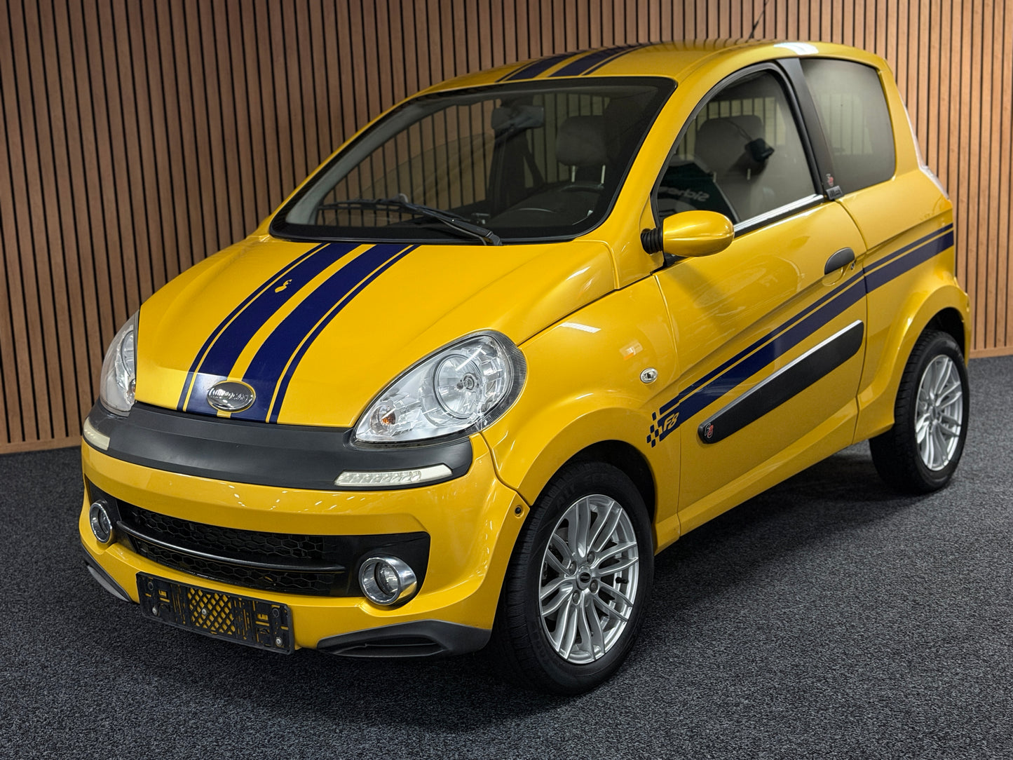 Microcar M.GO F8 Sport Gold | leiser DCI Motor | 45 km/h | Innerhalb 250 KM Kostenlose Lieferung | Mopedauto | Leichtmobile