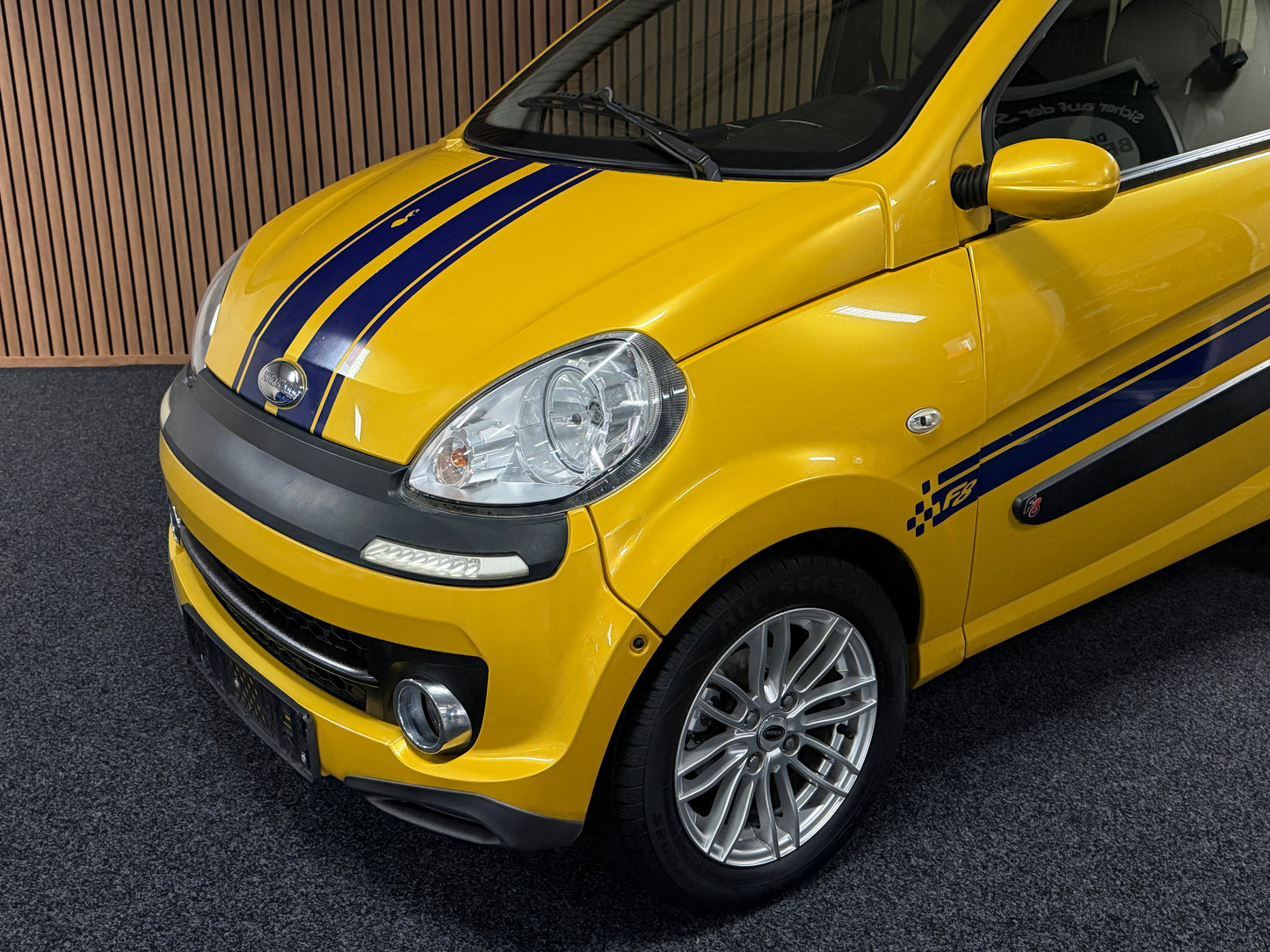 Microcar M.GO F8 Sport Gold | leiser DCI Motor | 45 km/h | Innerhalb 250 KM Kostenlose Lieferung | Mopedauto | Leichtmobile