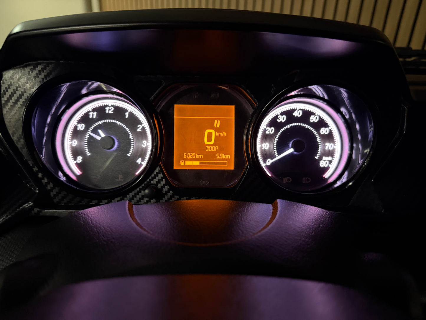 Ligier JS50 / JS56 Sport Ultimate | Servo | Ambilight | Gr. Multi-Media apple Carplay/Android | 8 PS leiser DCI Motor