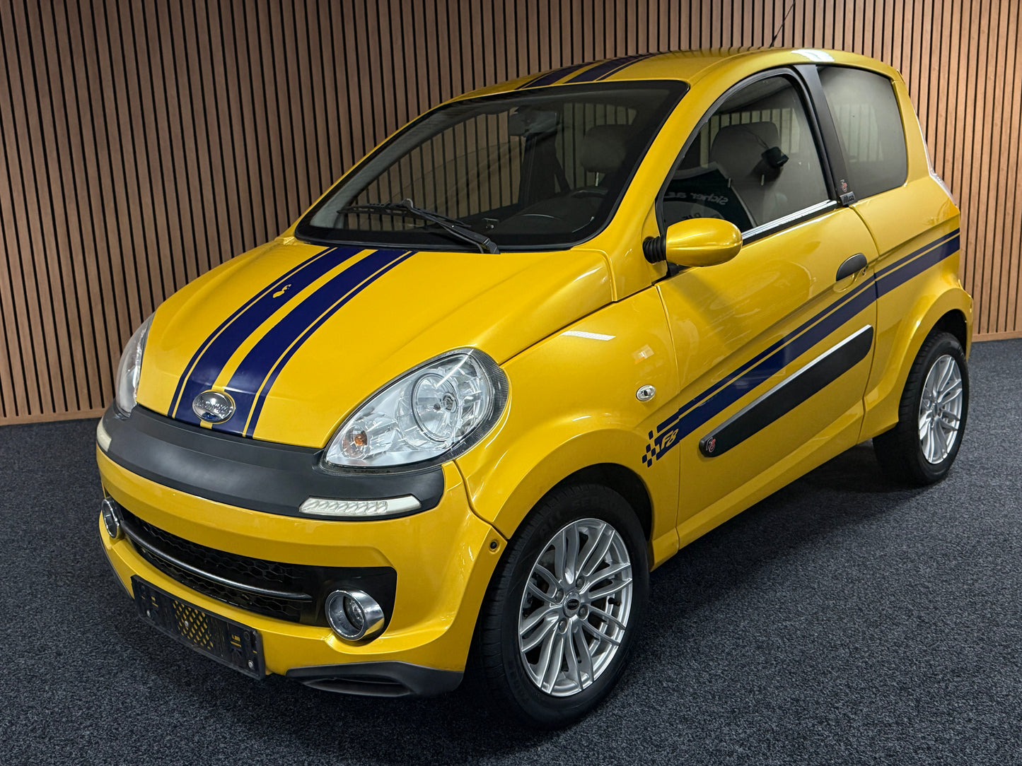 Microcar M.GO F8 Sport Gold | leiser DCI Motor | 45 km/h | Innerhalb 250 KM Kostenlose Lieferung | Mopedauto | Leichtmobile
