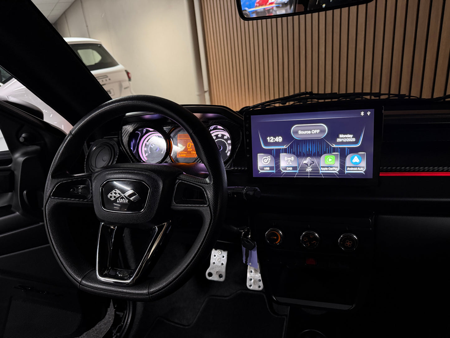 Ligier JS50 / JS56 Sport Ultimate | Servo | Ambilight | Gr. Multi-Media apple Carplay/Android | 8 PS leiser DCI Motor