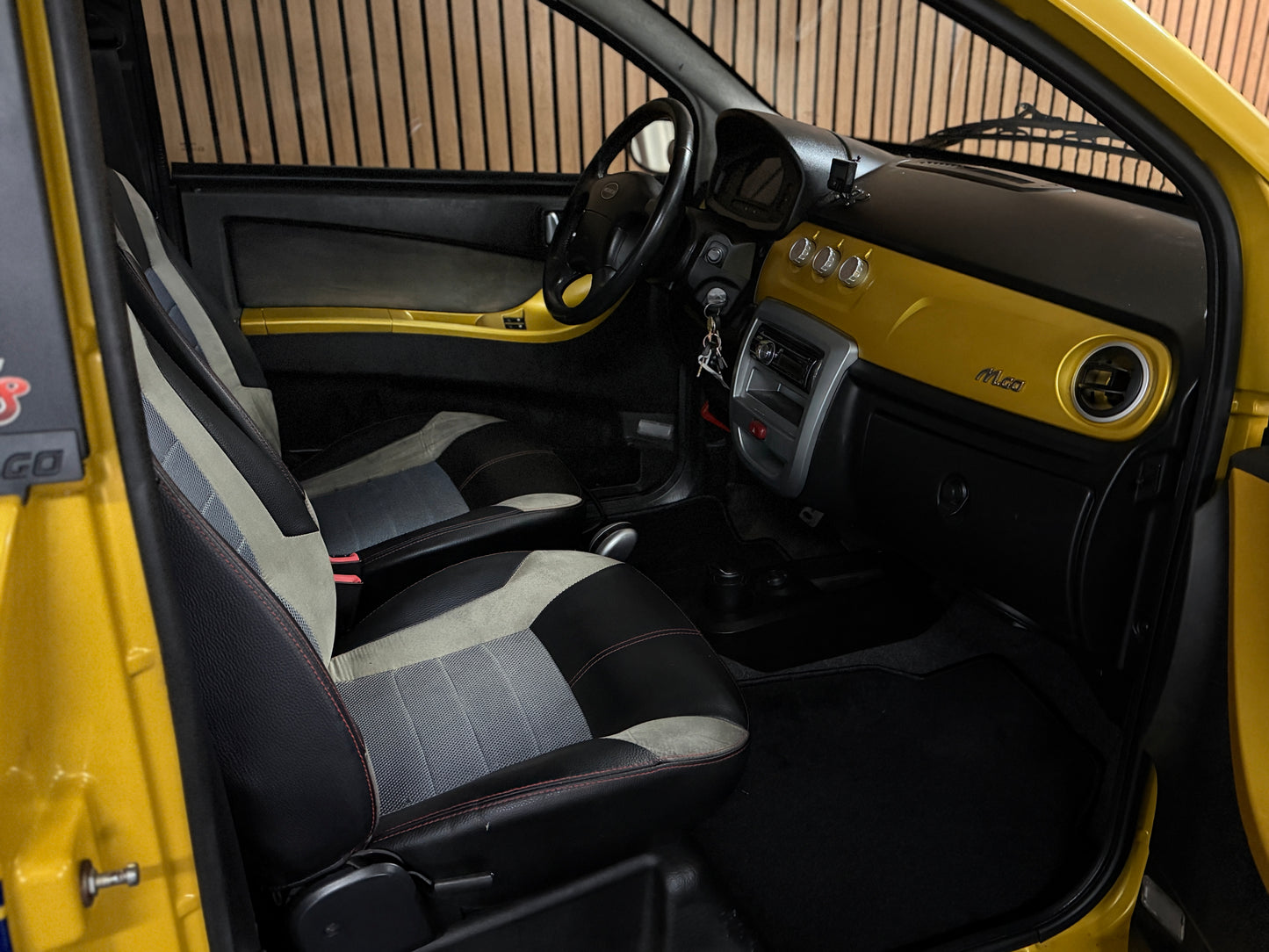 Microcar M.GO F8 Sport Gold | leiser DCI Motor | 45 km/h | Innerhalb 250 KM Kostenlose Lieferung | Mopedauto | Leichtmobile