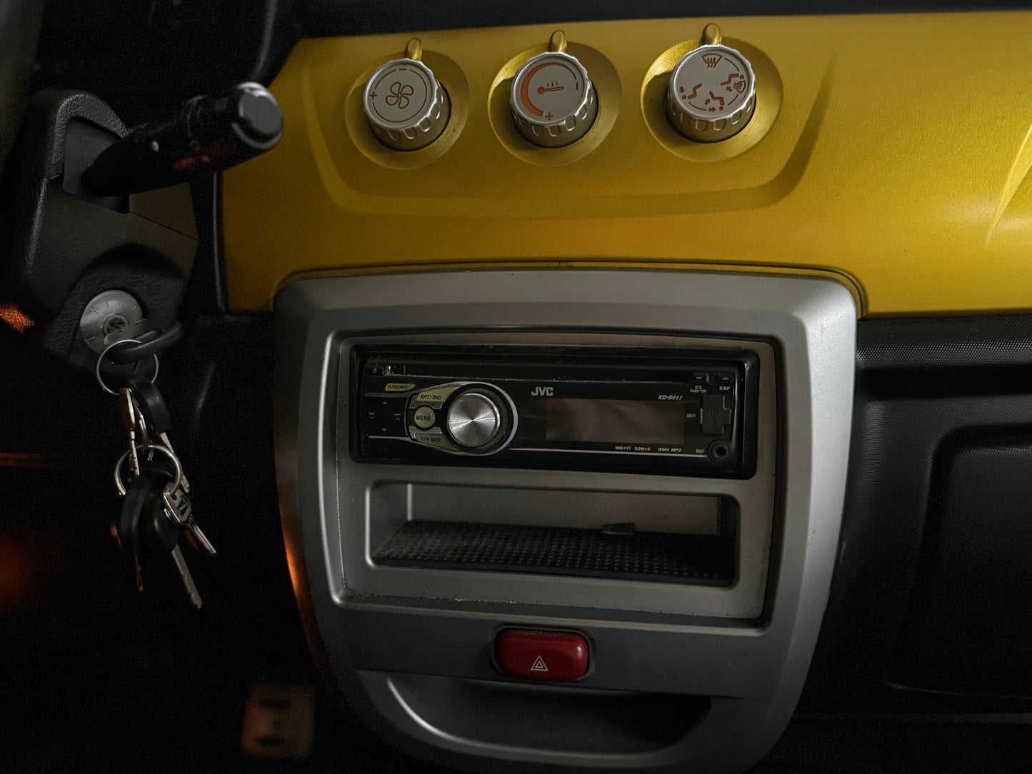 Microcar M.GO F8 Sport Gold | leiser DCI Motor | 45 km/h | Innerhalb 250 KM Kostenlose Lieferung | Mopedauto | Leichtmobile