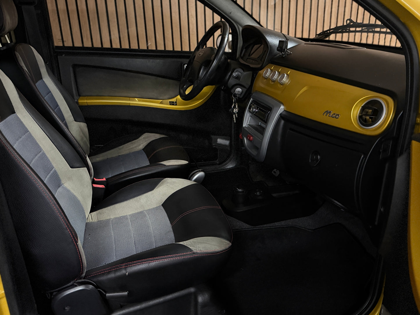 Microcar M.GO F8 Sport Gold | leiser DCI Motor | 45 km/h | Innerhalb 250 KM Kostenlose Lieferung | Mopedauto | Leichtmobile