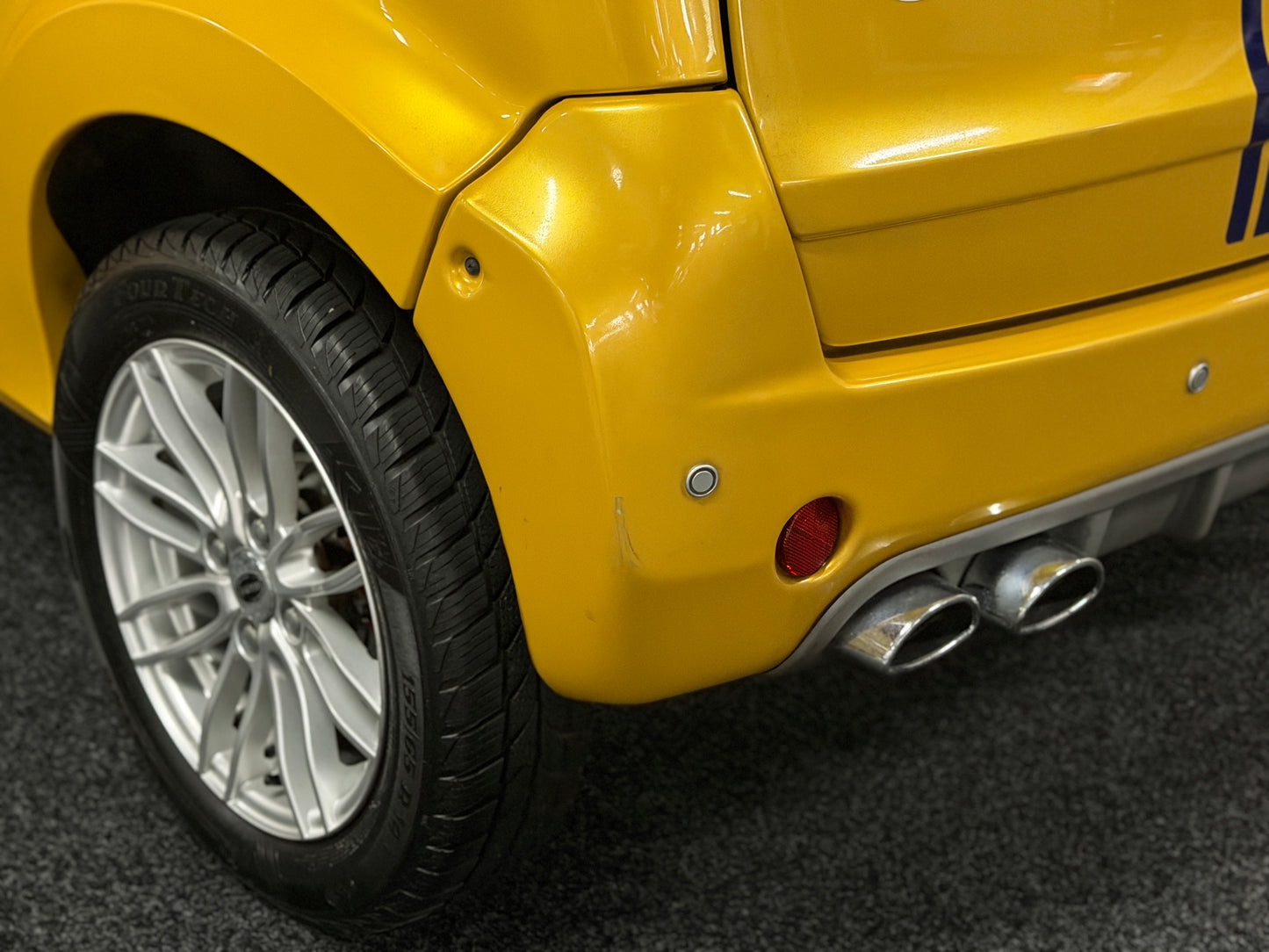 Microcar M.GO F8 Sport Gold | leiser DCI Motor | 45 km/h | Innerhalb 250 KM Kostenlose Lieferung | Mopedauto | Leichtmobile