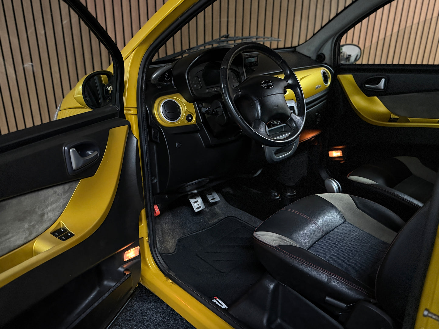 Microcar M.GO F8 Sport Gold | leiser DCI Motor | 45 km/h | Innerhalb 250 KM Kostenlose Lieferung | Mopedauto | Leichtmobile