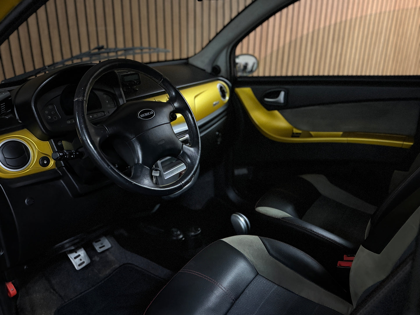 Microcar M.GO F8 Sport Gold | leiser DCI Motor | 45 km/h | Innerhalb 250 KM Kostenlose Lieferung | Mopedauto | Leichtmobile