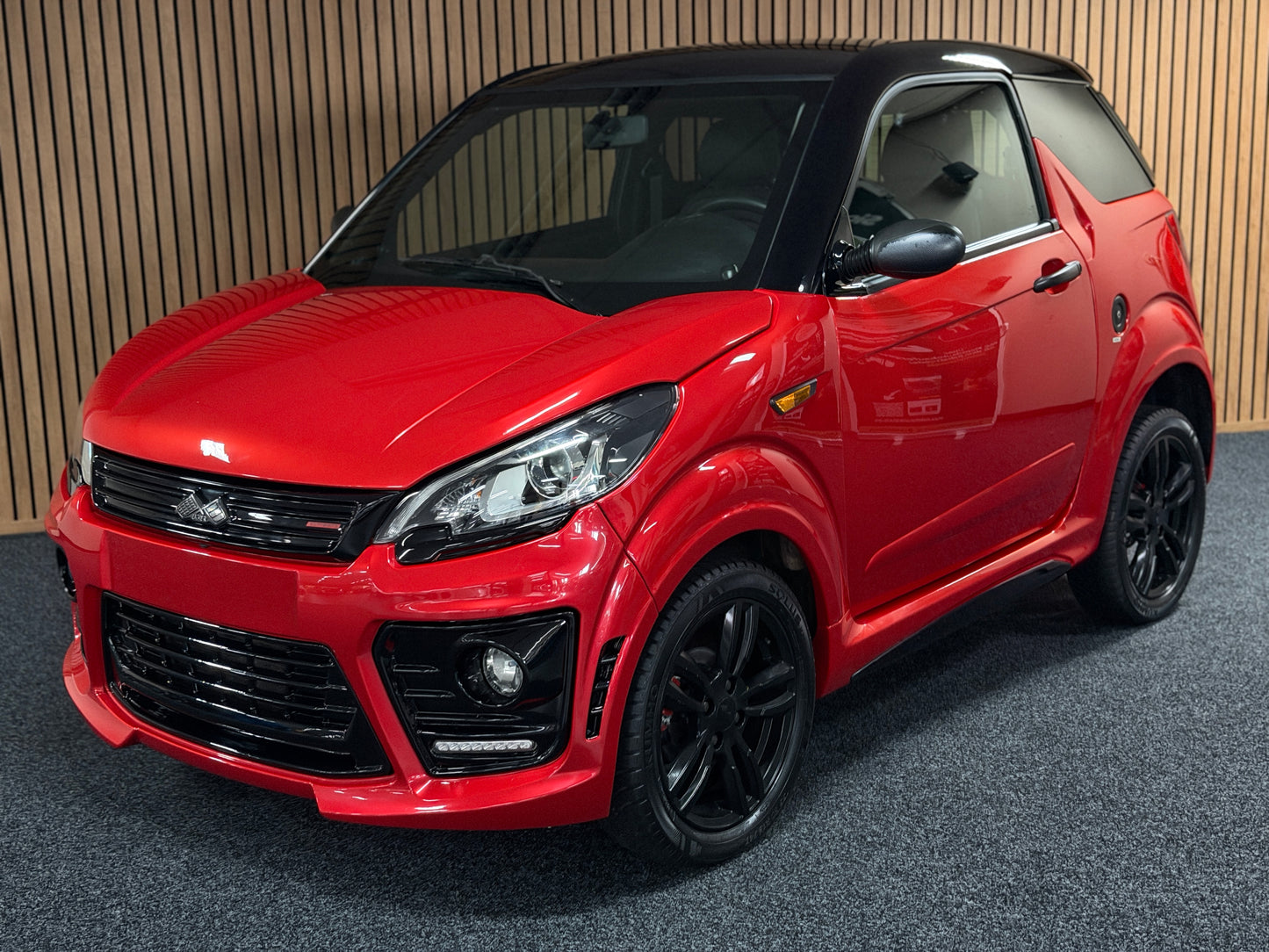 Ligier JS50 Sport | 8 PS DCI Leiser Motor | 45 km/h | Rückfahrkamera | Innerhalb 250 KM Kostenlose Lieferung | Mopedauto | Leichtmobile