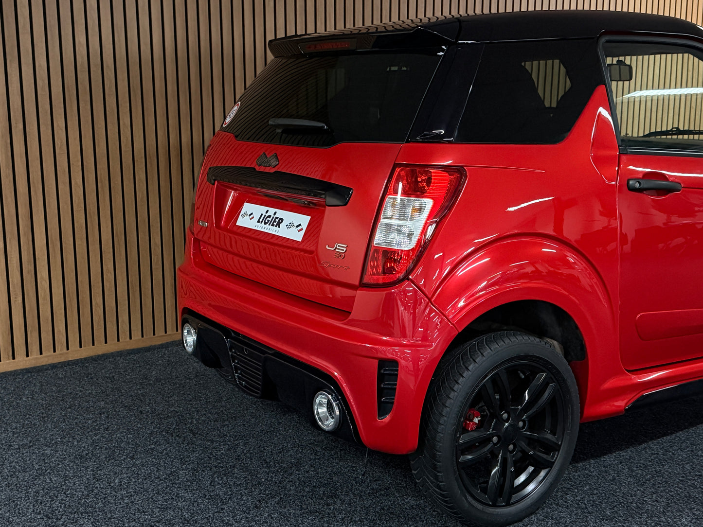 Ligier JS50 Sport | 8 PS DCI Leiser Motor | 45 km/h | Rückfahrkamera | Innerhalb 250 KM Kostenlose Lieferung | Mopedauto | Leichtmobile