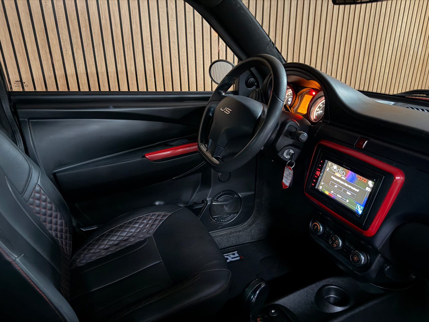 Ligier JS50 Sport | 8 PS DCI Leiser Motor | 45 km/h | Rückfahrkamera | Innerhalb 250 KM Kostenlose Lieferung | Mopedauto | Leichtmobile