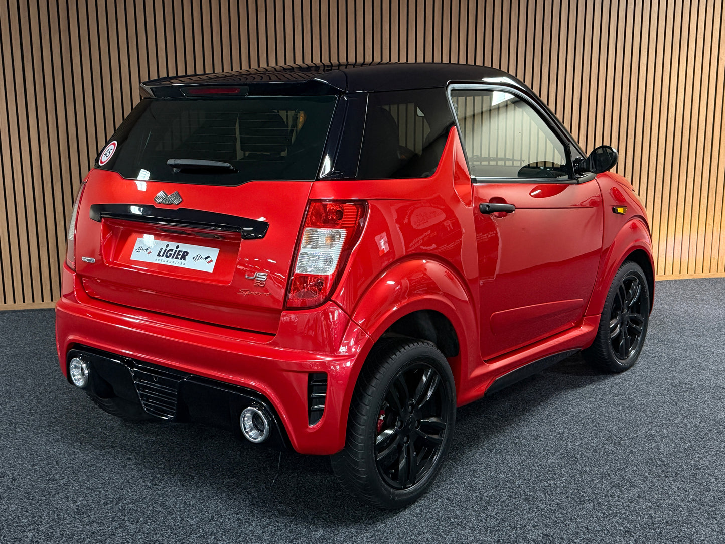 Ligier JS50 Sport | 8 PS DCI Leiser Motor | 45 km/h | Rückfahrkamera | Innerhalb 250 KM Kostenlose Lieferung | Mopedauto | Leichtmobile