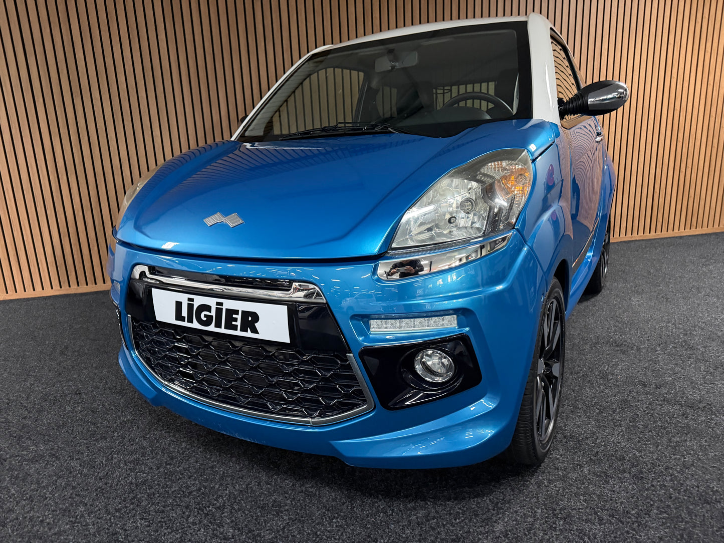 Ligier JS50 Blueline | Chrome Edition | leiser DCI Motor | 45 km/h | Innerhalb 250 KM Kostenlose Lieferung | Mopedauto | Leichtmobile