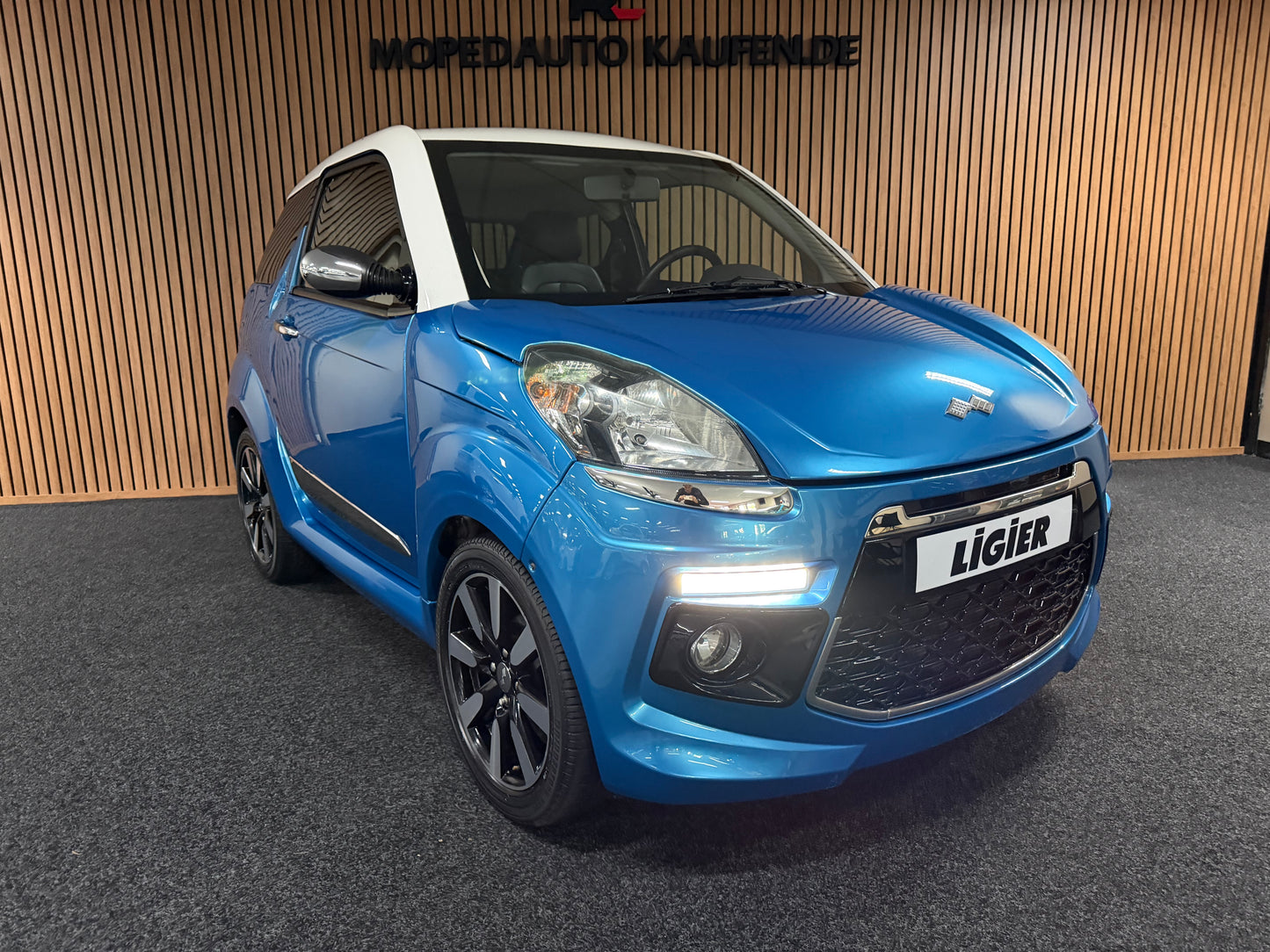 Ligier JS50 Blueline | Chrome Edition | leiser DCI Motor | 45 km/h | Innerhalb 250 KM Kostenlose Lieferung | Mopedauto | Leichtmobile