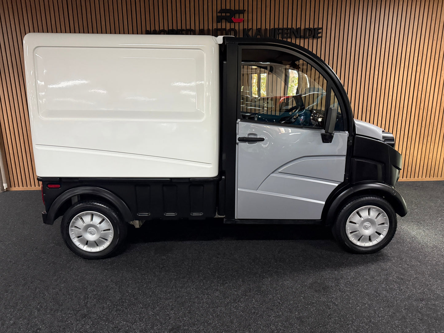 Aixam D-Truck Kastenwagen | 8 PS Motor | 45 km/h | Innerhalb 250 KM Kostenlose Lieferung | Mopedauto | Leichtmobile